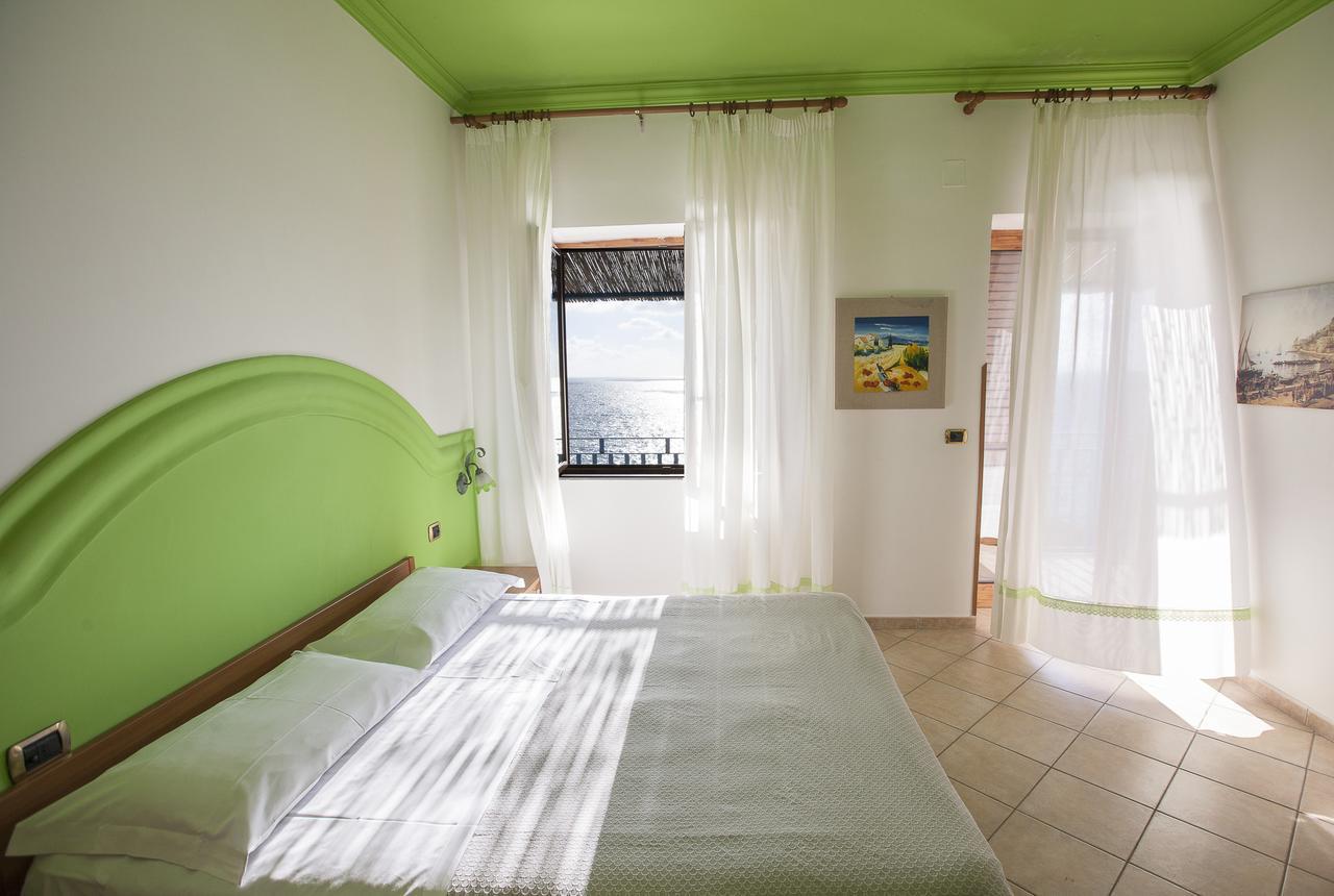 مبيت وإفطار فيكو إيكوينس Oasi Relais المظهر الخارجي الصورة