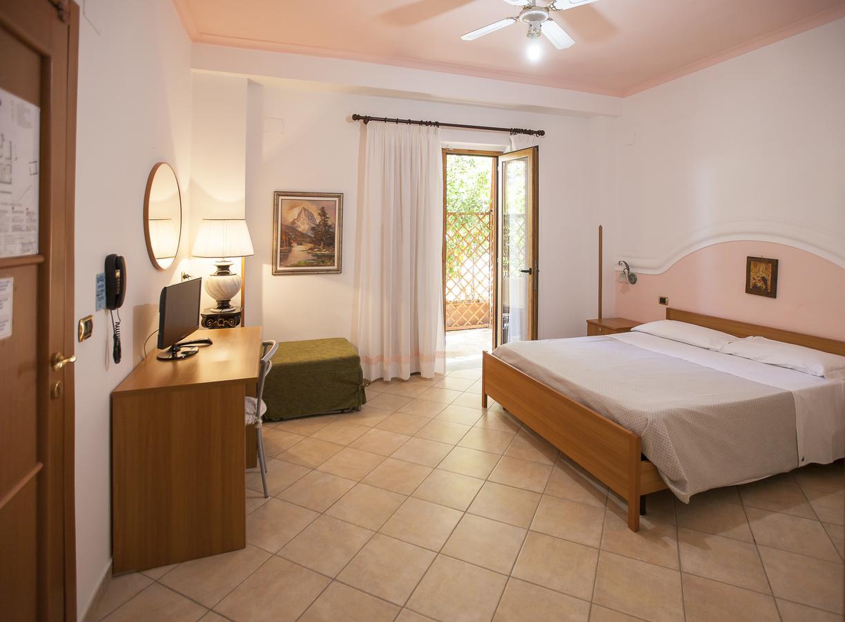 مبيت وإفطار فيكو إيكوينس Oasi Relais المظهر الخارجي الصورة